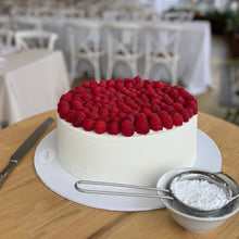 Load image into Gallery viewer, Fresh Berry Cake (12-56 pax)
