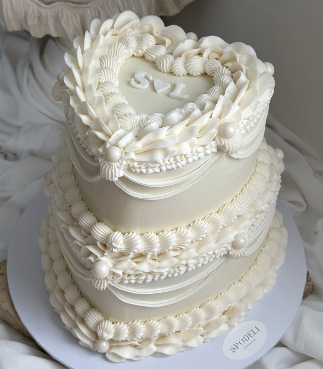 2T HEART Vintage Cake 6